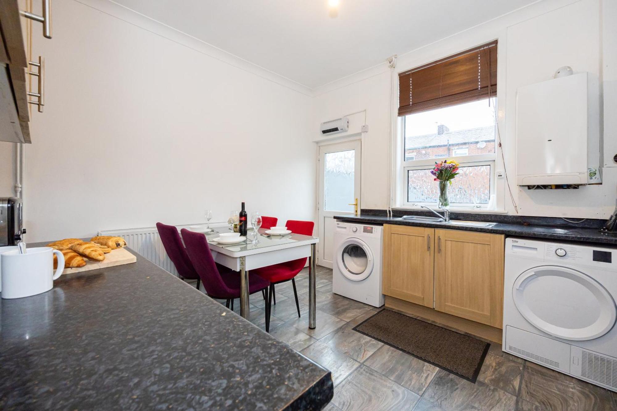 Holiday home Cosy Two Bedroom Terrace Blackburn *