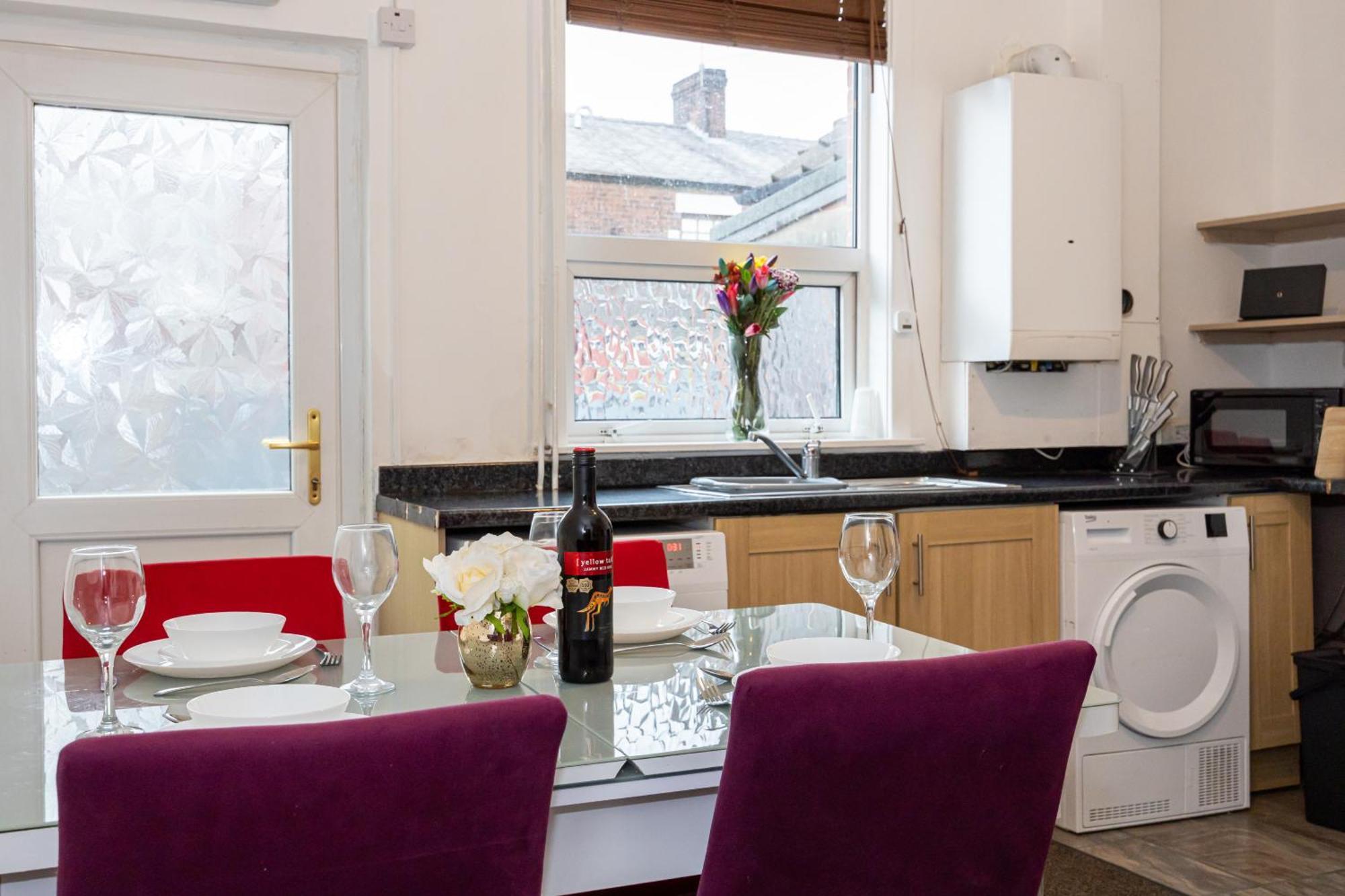 Cosy Two Bedroom Terrace Blackburn *