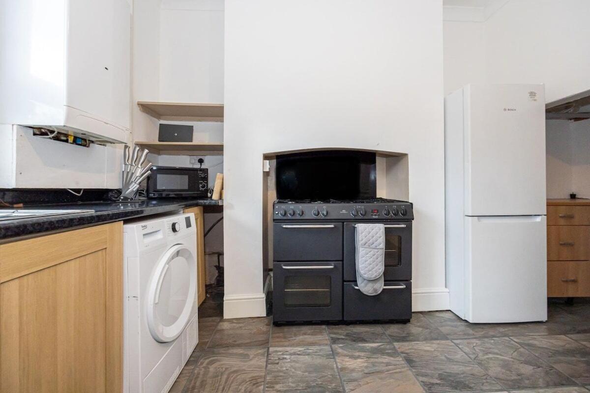 Cosy Two Bedroom Terrace Blackburn Holiday home