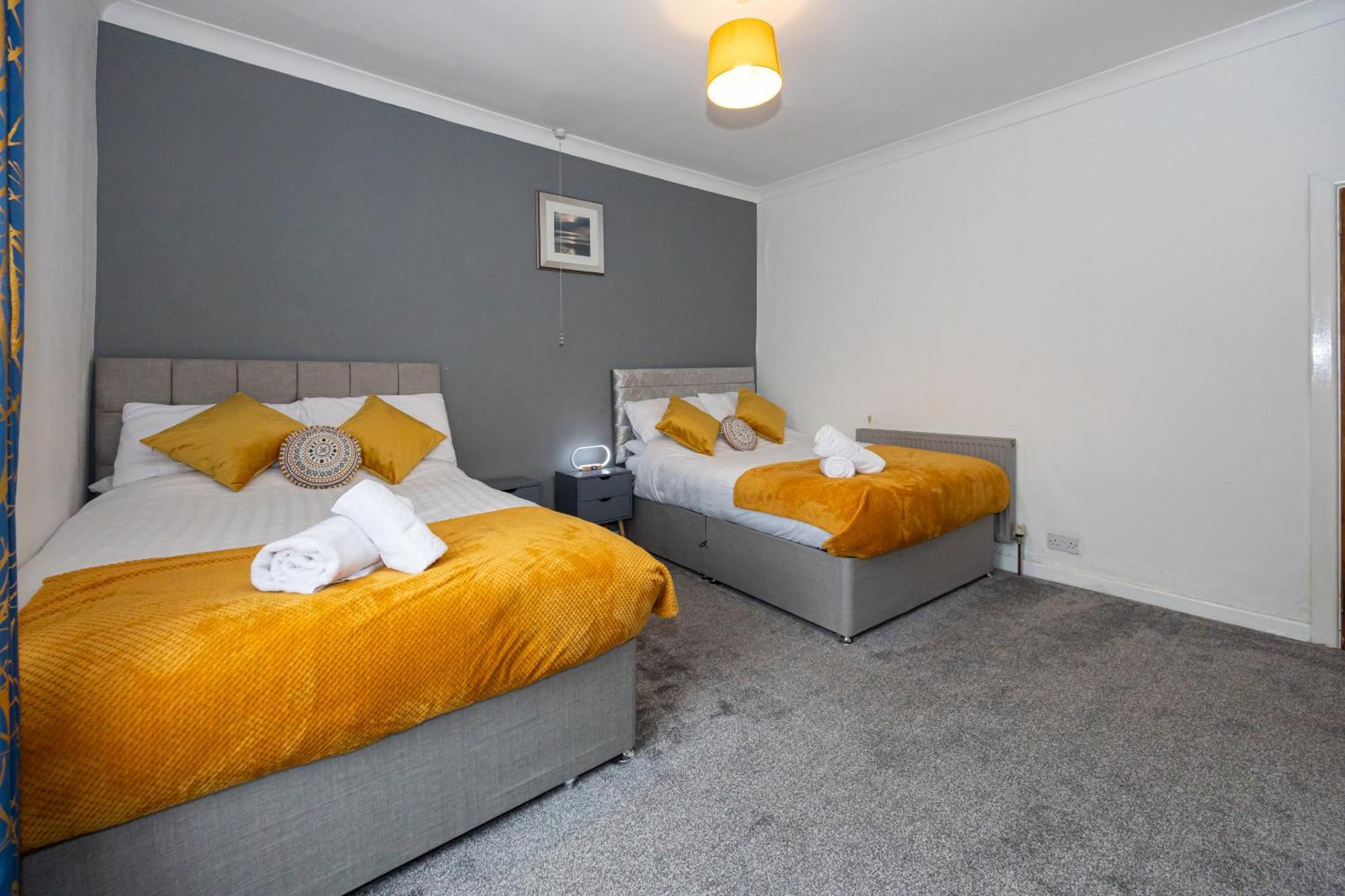 Cosy Two Bedroom Terrace Blackburn Holiday home *
